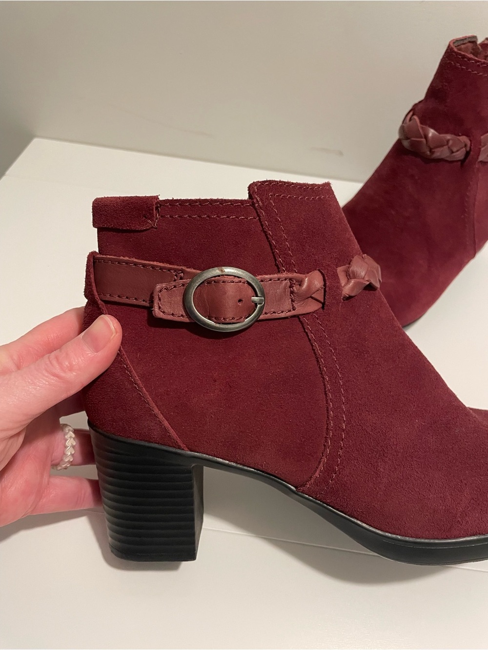 Clarks Brand Women's size 7.5 Burgundy Bendables Bootie Booties Suede Braided - Picture 7 of 7